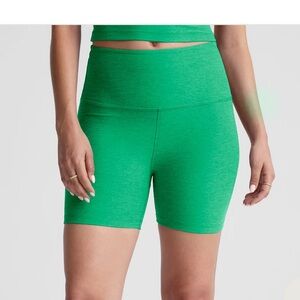 Beyond Yoga Spacedye Keep Pace 5” Short - Green Grass Heather- Size M